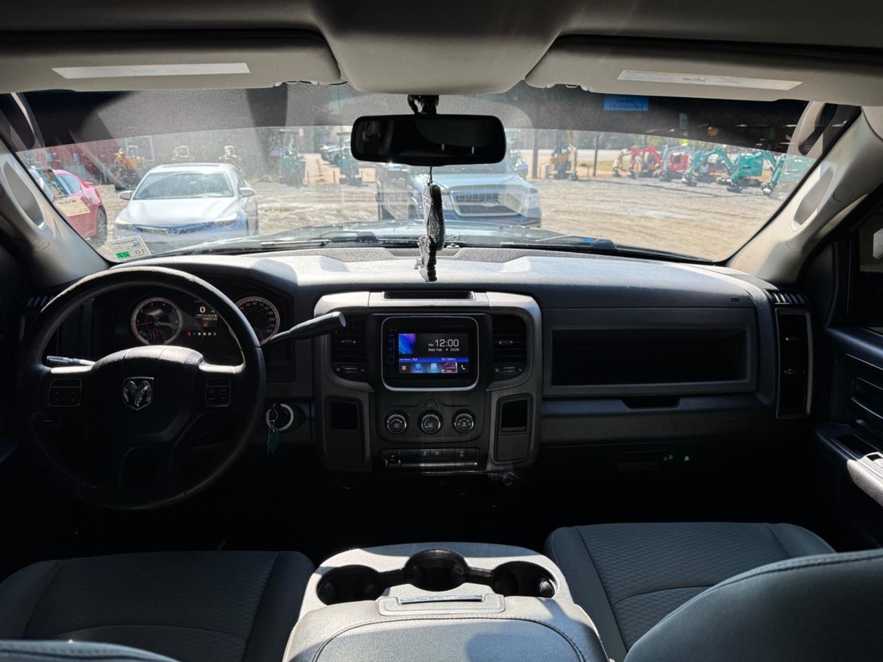 RAM 2500 Tradesman 4x4 Crew Cab 6'4" Box 2017