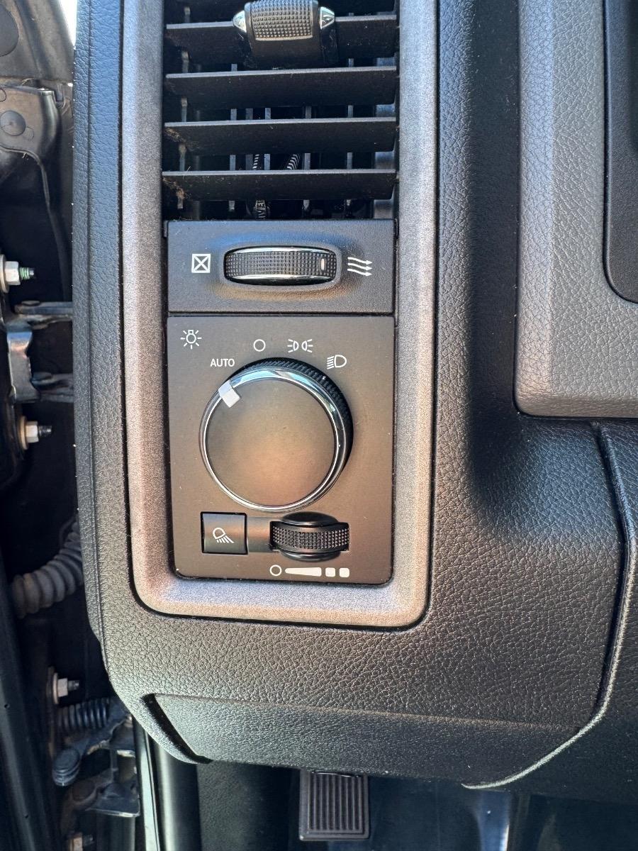 RAM 2500 Tradesman 4x4 Crew Cab 6'4" Box 2017