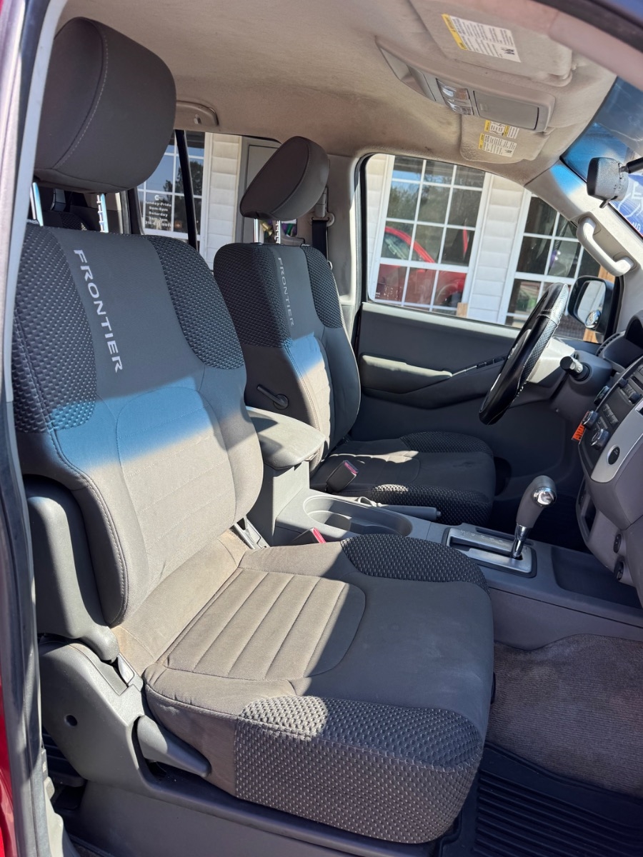 Nissan Frontier 2WD Crew Cab SWB Auto SV 2012