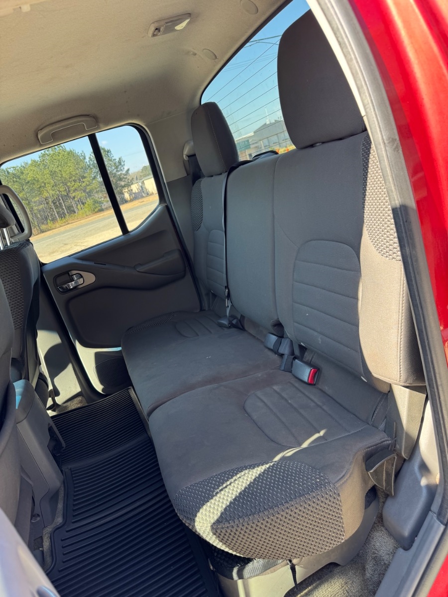 Nissan Frontier 2WD Crew Cab SWB Auto SV 2012