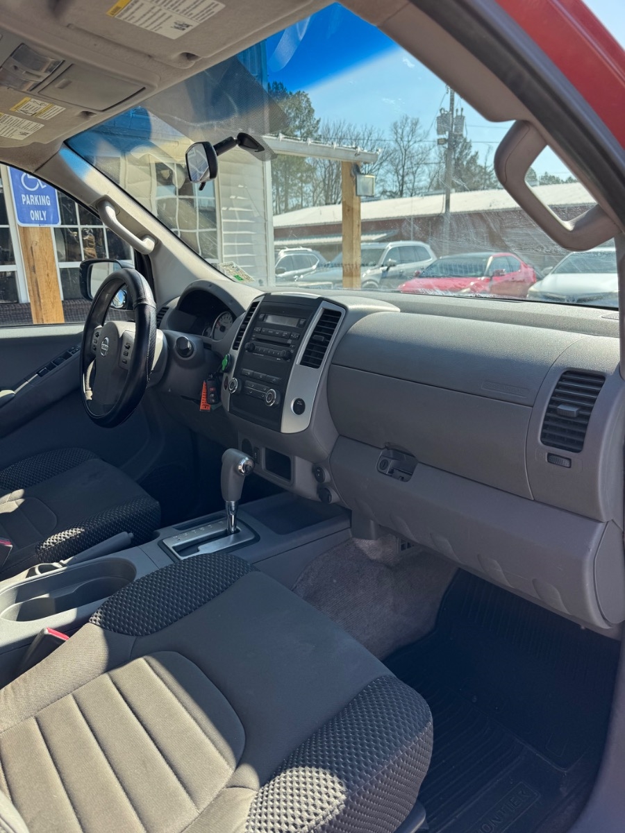 Nissan Frontier 2WD Crew Cab SWB Auto SV 2012