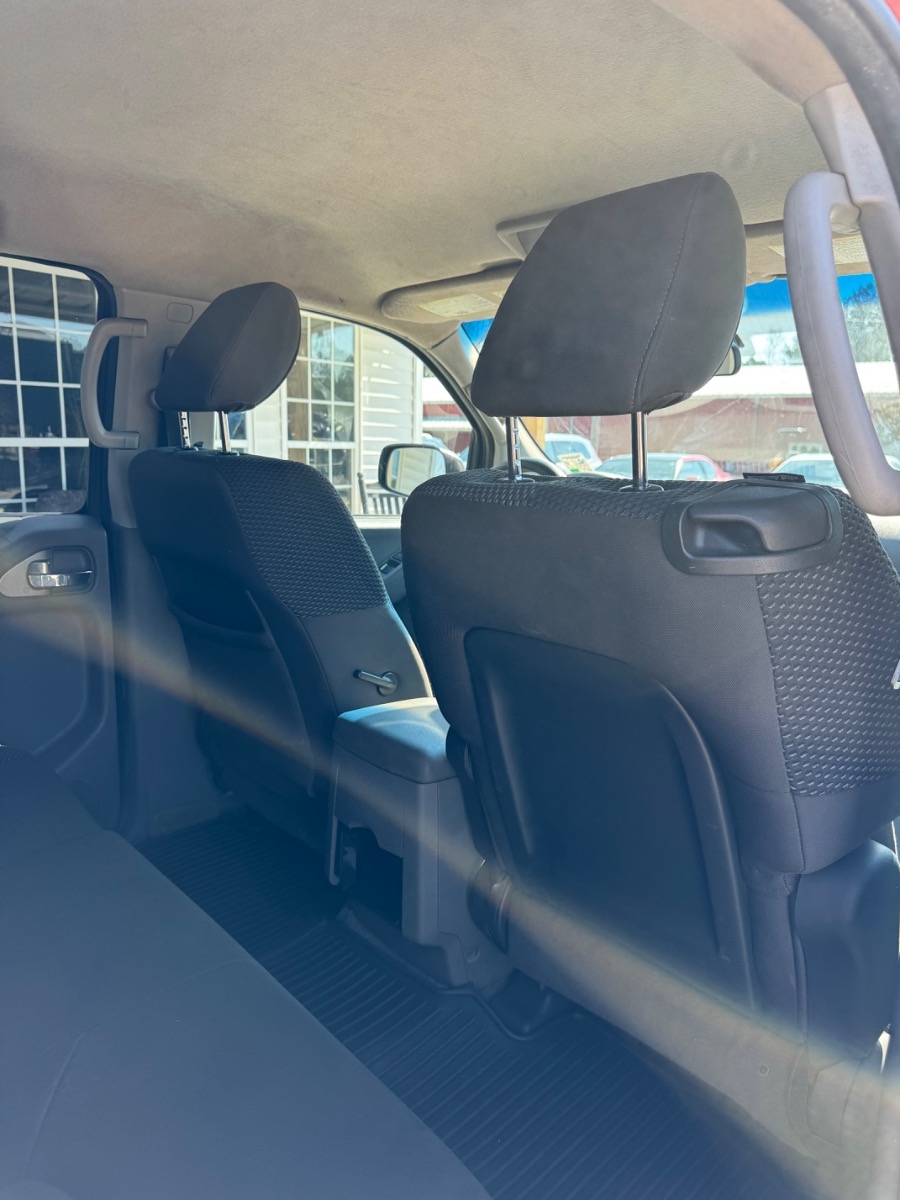 Nissan Frontier 2WD Crew Cab SWB Auto SV 2012