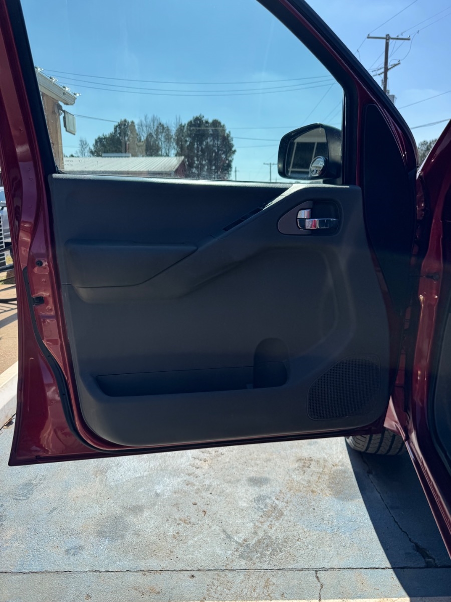 Nissan Frontier 2WD Crew Cab SWB Auto SV 2012