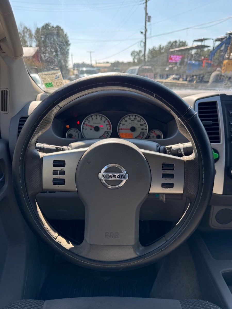 Nissan Frontier 2WD Crew Cab SWB Auto SV 2012