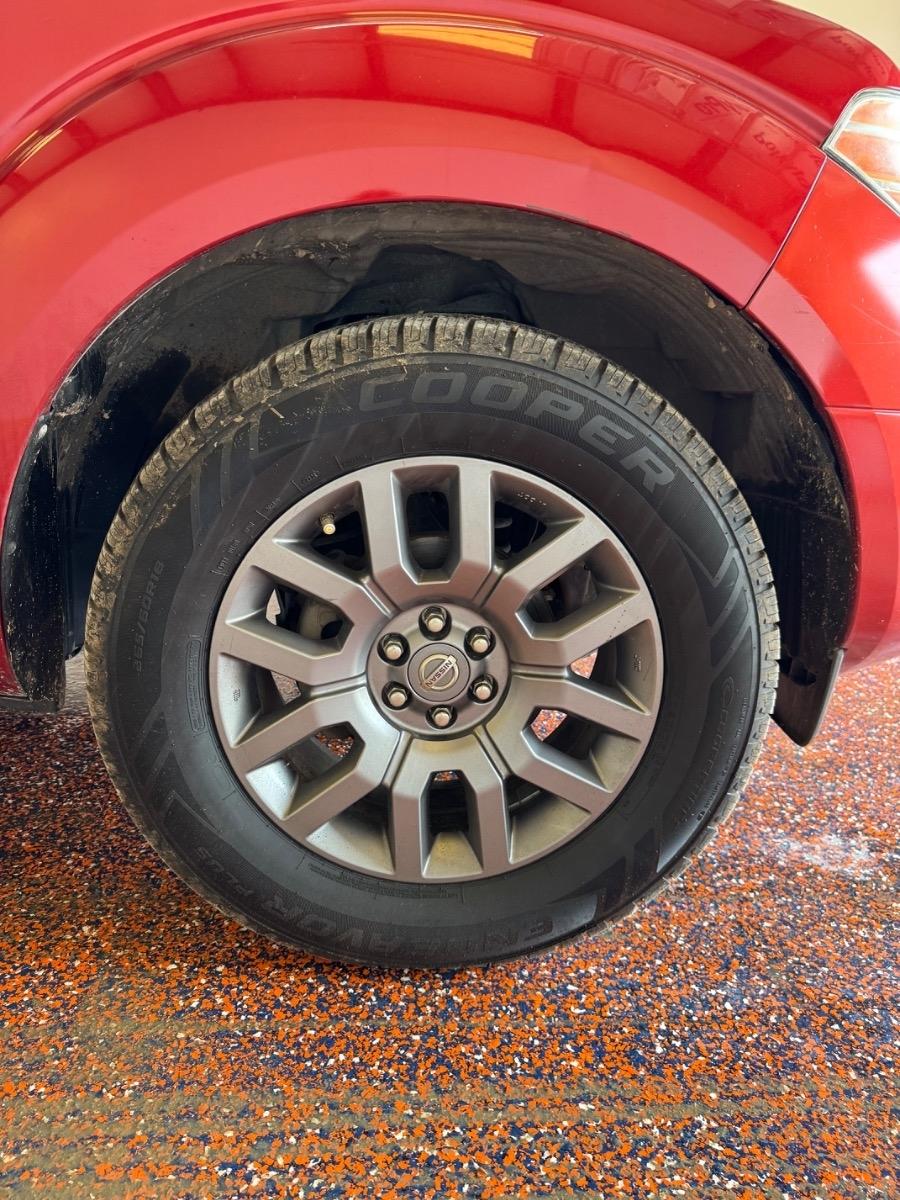 Nissan Frontier 2WD Crew Cab SWB Auto SV 2012