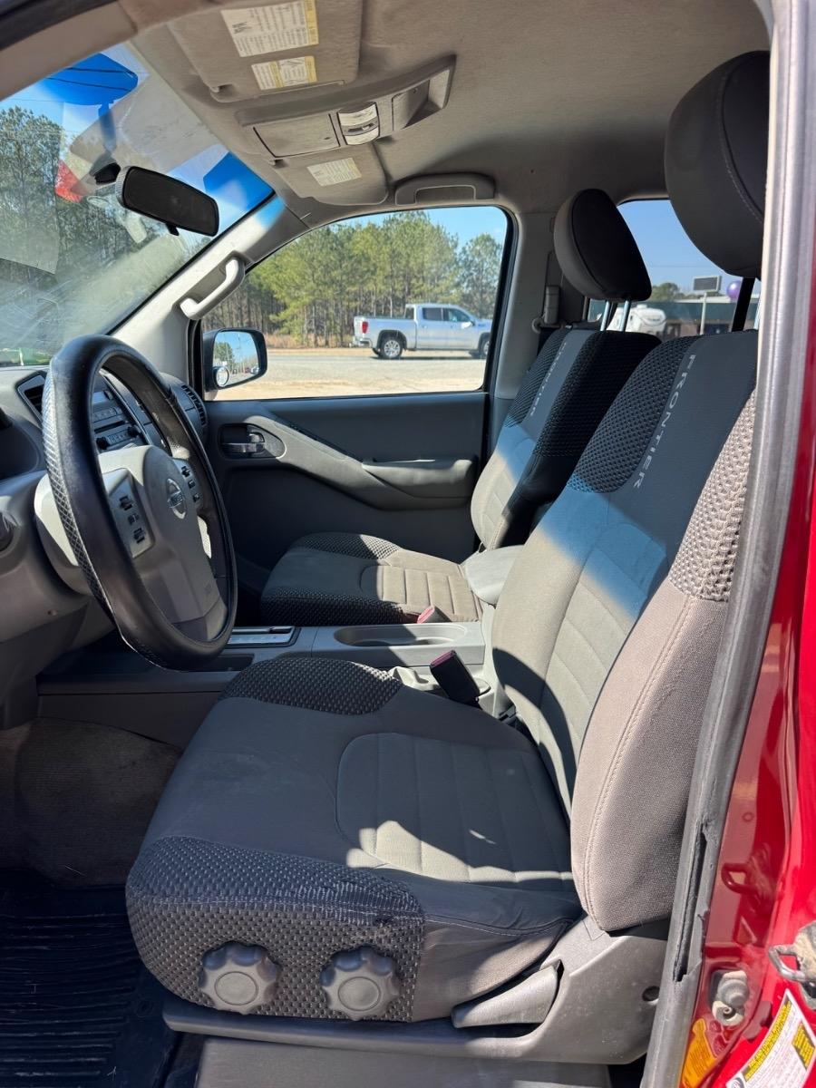 Nissan Frontier 2WD Crew Cab SWB Auto SV 2012