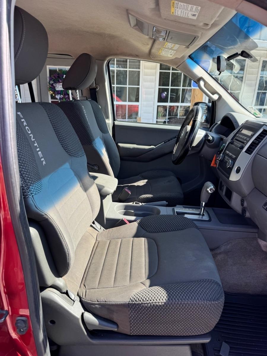 Nissan Frontier 2WD Crew Cab SWB Auto SV 2012