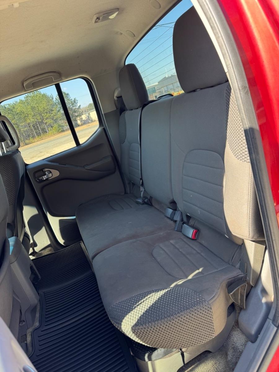 Nissan Frontier 2WD Crew Cab SWB Auto SV 2012