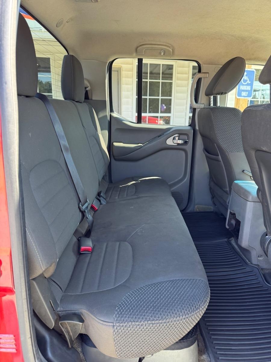 Nissan Frontier 2WD Crew Cab SWB Auto SV 2012