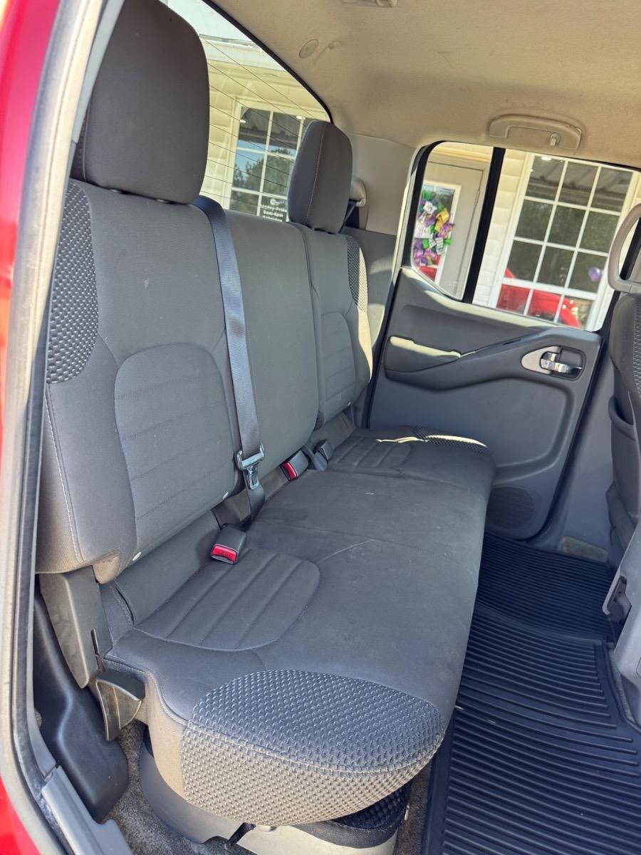 Nissan Frontier 2WD Crew Cab SWB Auto SV 2012