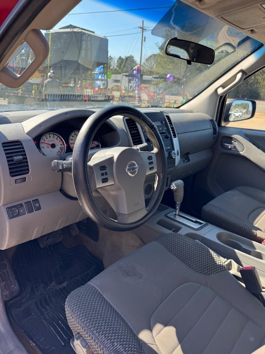 Nissan Frontier 2WD Crew Cab SWB Auto SV 2012