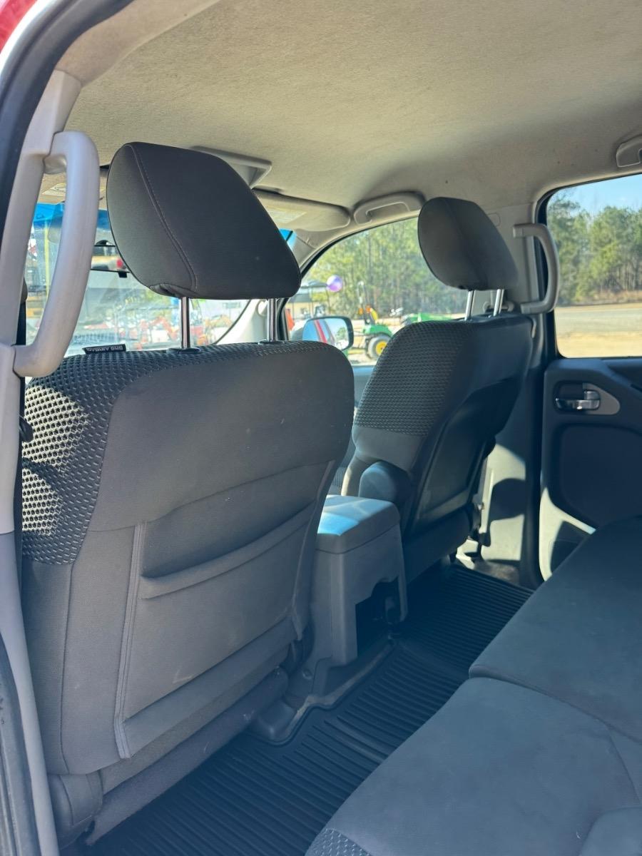 Nissan Frontier 2WD Crew Cab SWB Auto SV 2012