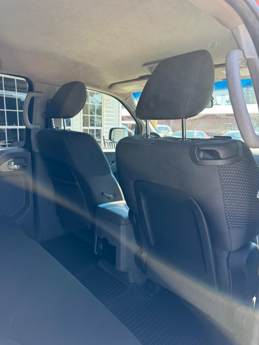 Nissan Frontier 2WD Crew Cab SWB Auto SV 2012