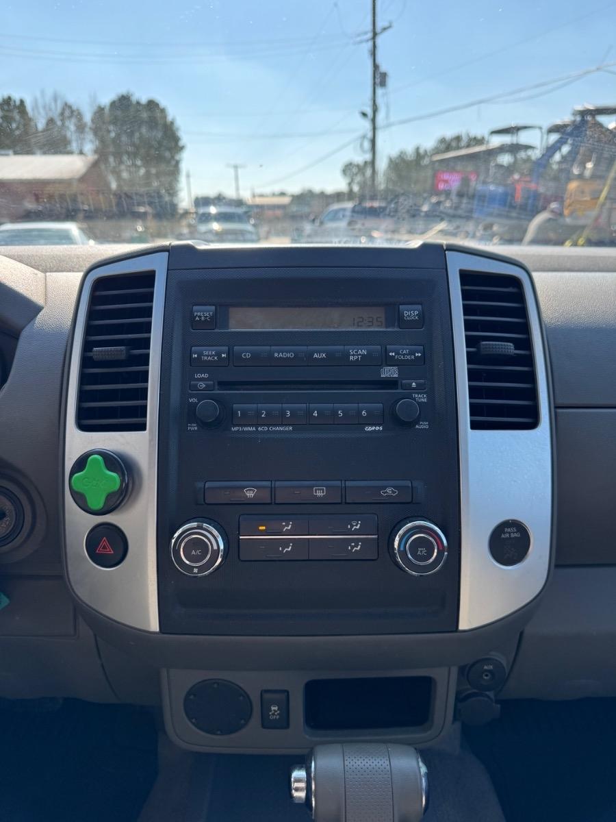 Nissan Frontier 2WD Crew Cab SWB Auto SV 2012