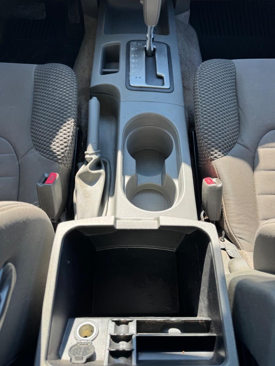 Nissan Frontier 2WD Crew Cab SWB Auto SV 2012