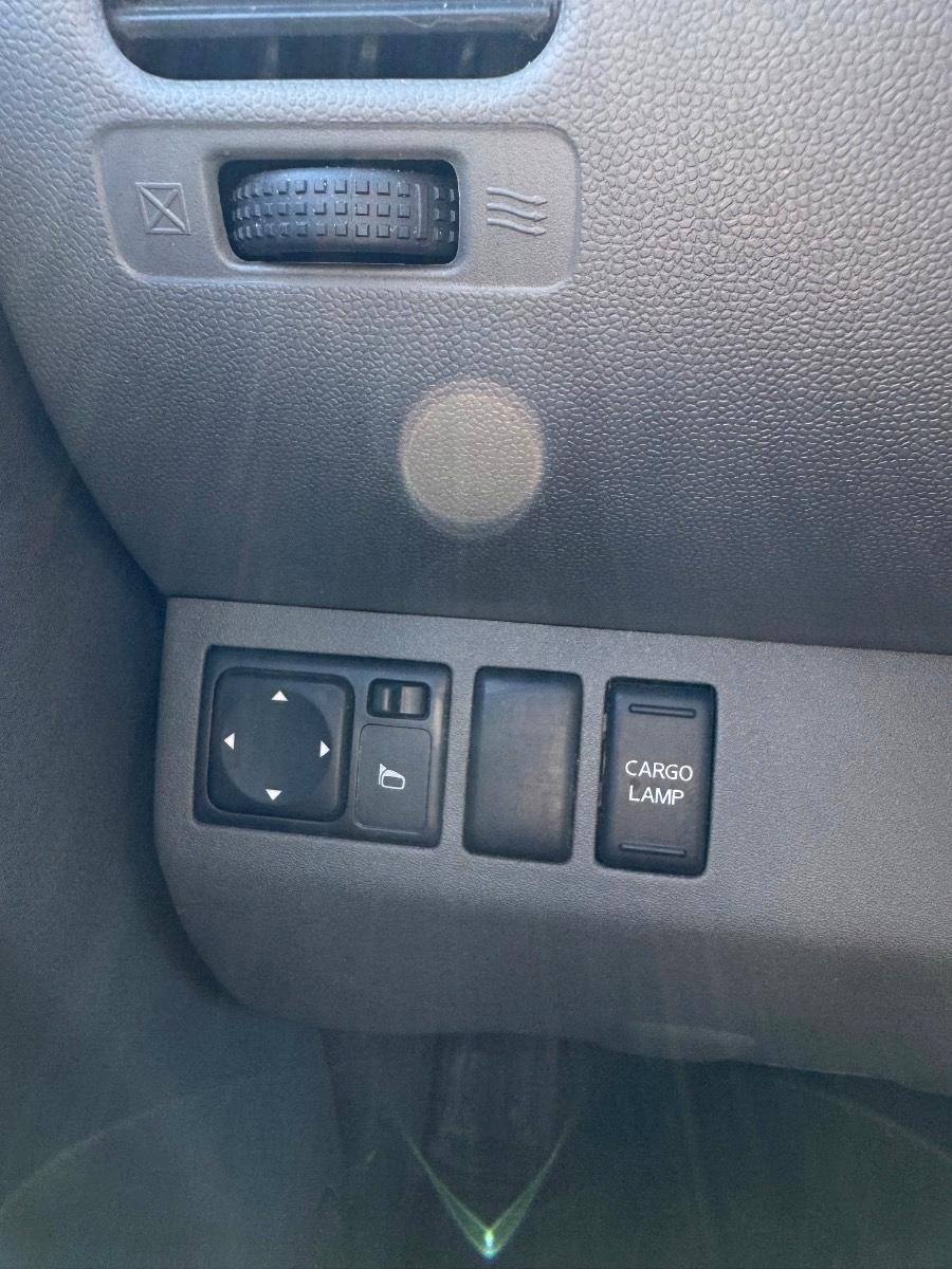 Nissan Frontier 2WD Crew Cab SWB Auto SV 2012