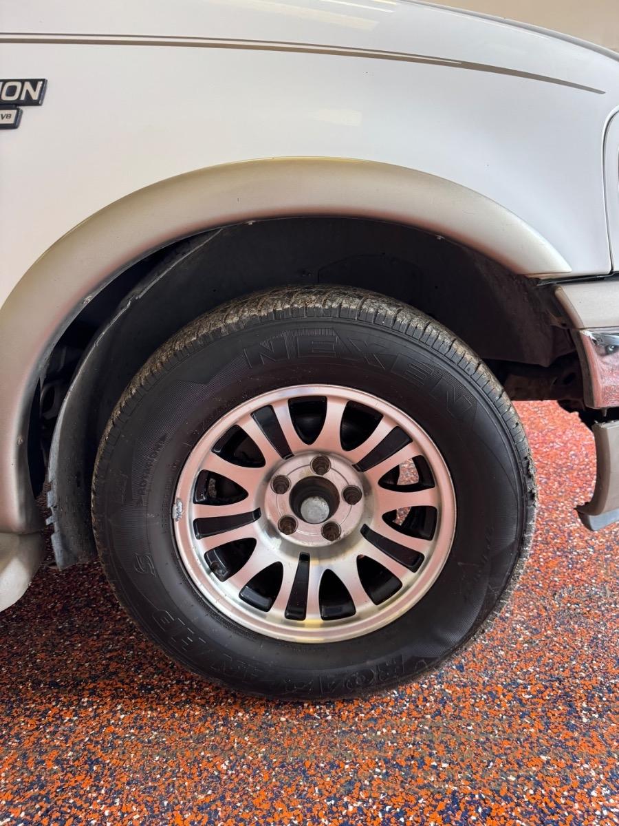 Ford Expedition 119" WB Eddie Bauer 2002