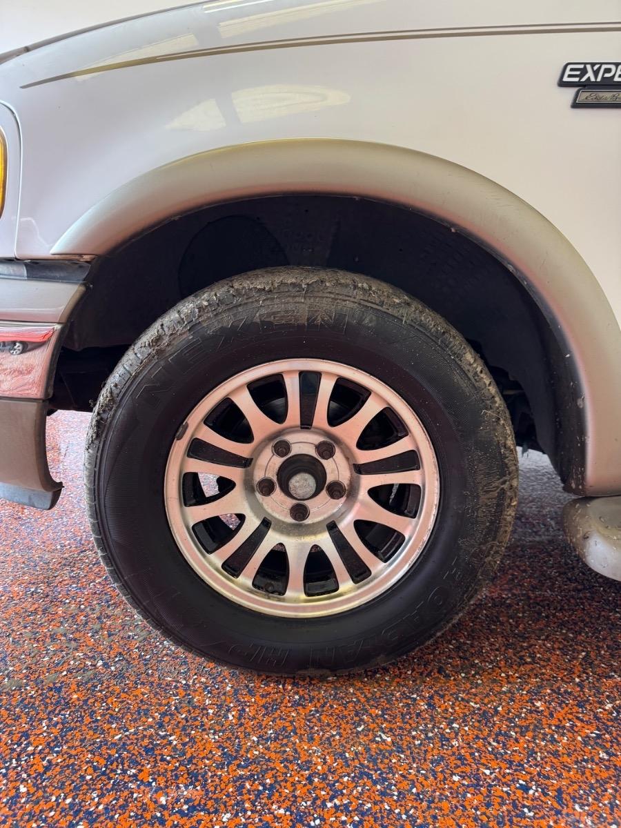 Ford Expedition 119" WB Eddie Bauer 2002