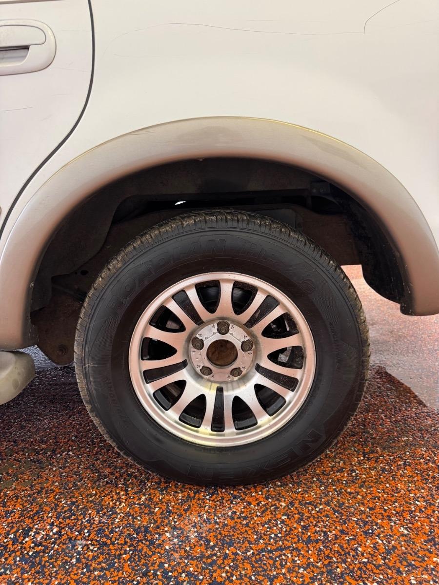 Ford Expedition 119" WB Eddie Bauer 2002