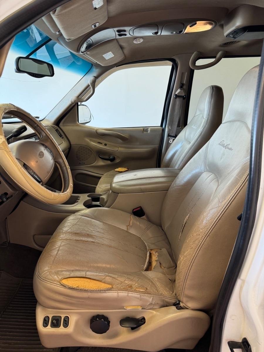 Ford Expedition 119" WB Eddie Bauer 2002