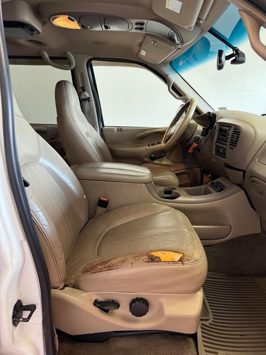 Ford Expedition 119" WB Eddie Bauer 2002