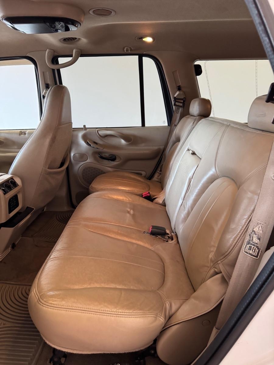 Ford Expedition 119" WB Eddie Bauer 2002