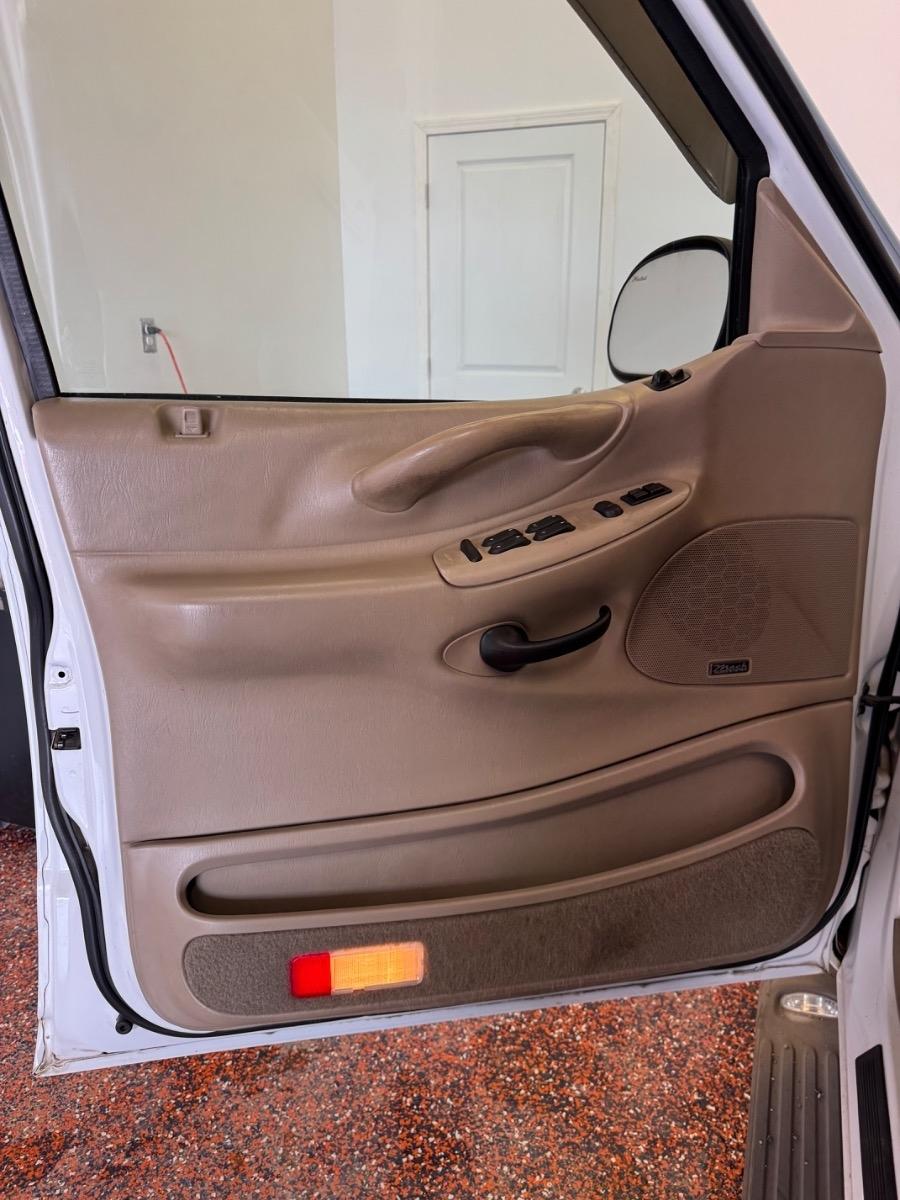 Ford Expedition 119" WB Eddie Bauer 2002