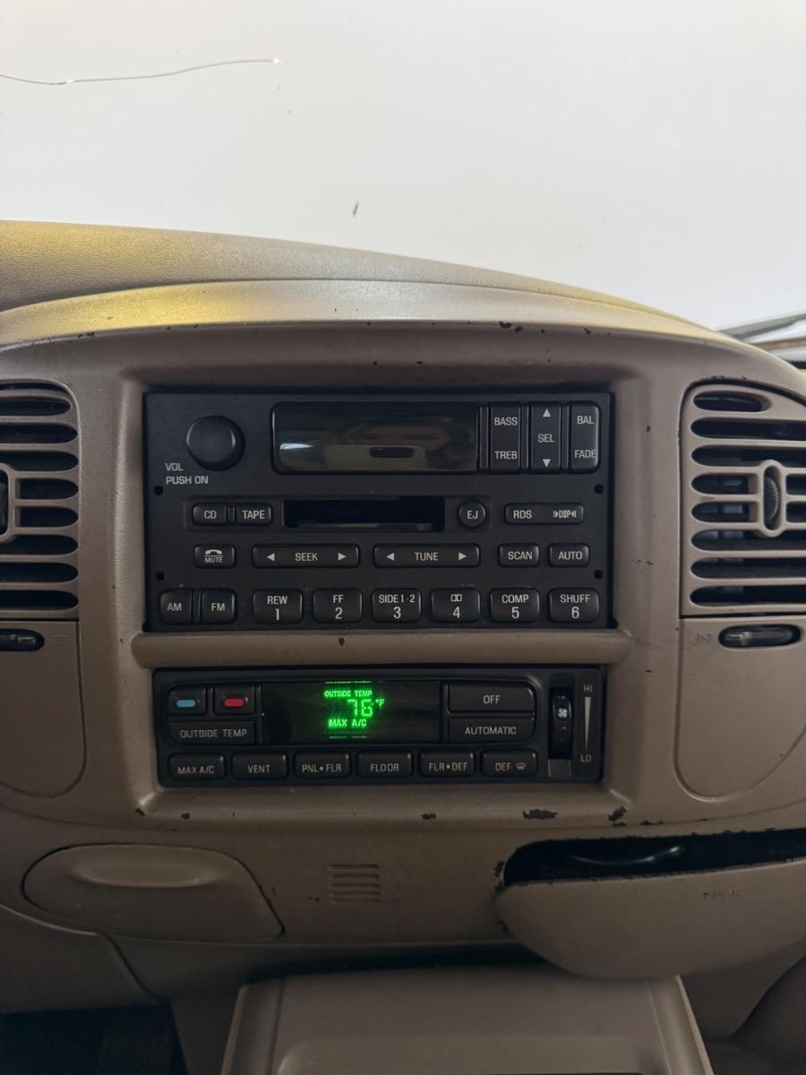 Ford Expedition 119" WB Eddie Bauer 2002