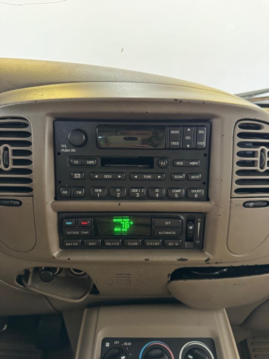 Ford Expedition 119" WB Eddie Bauer 2002