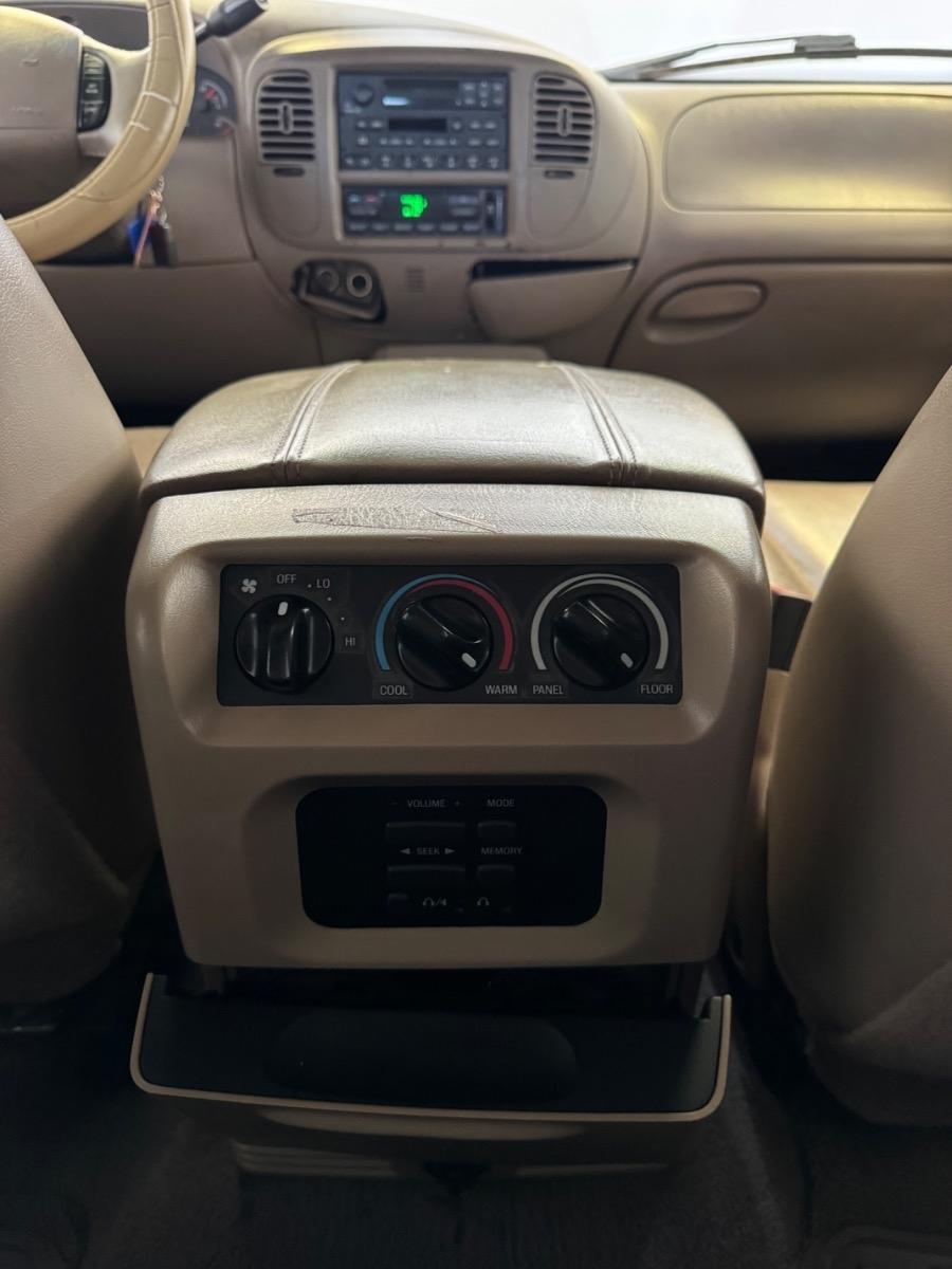 Ford Expedition 119" WB Eddie Bauer 2002