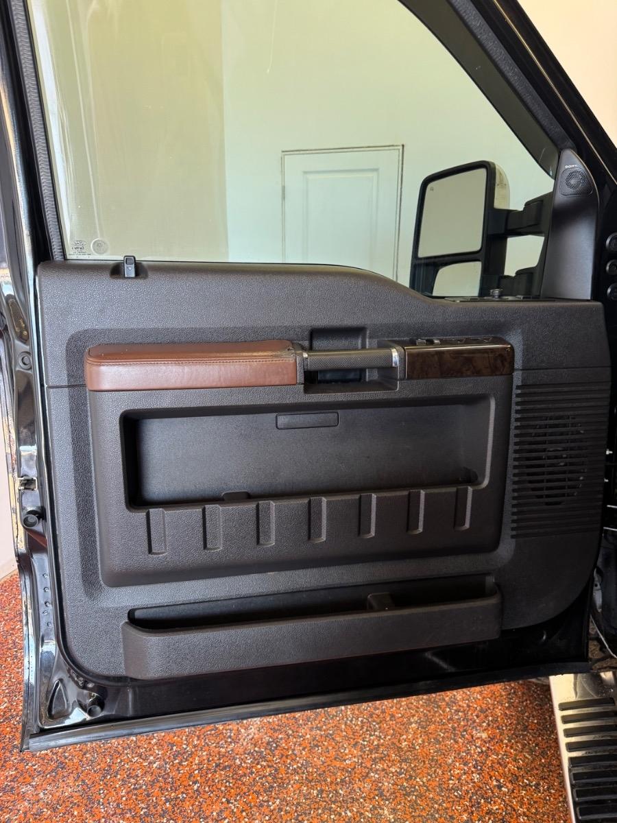 Ford Super Duty F-350 SRW 4WD Crew Cab 156" King Ranch 2015