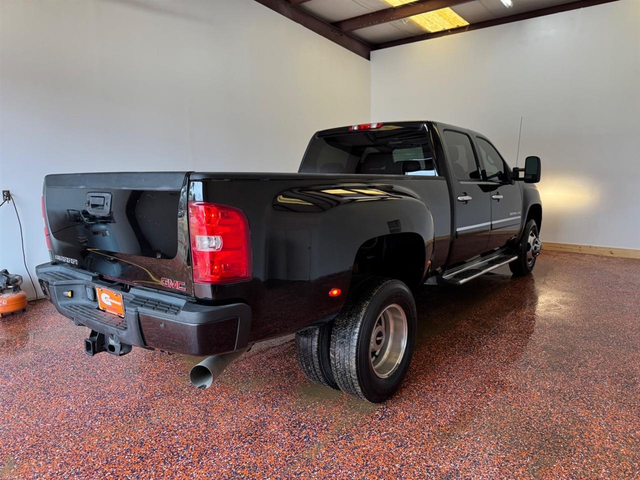 GMC Sierra 3500HD 4WD Crew Cab 167.7" Denali 2013