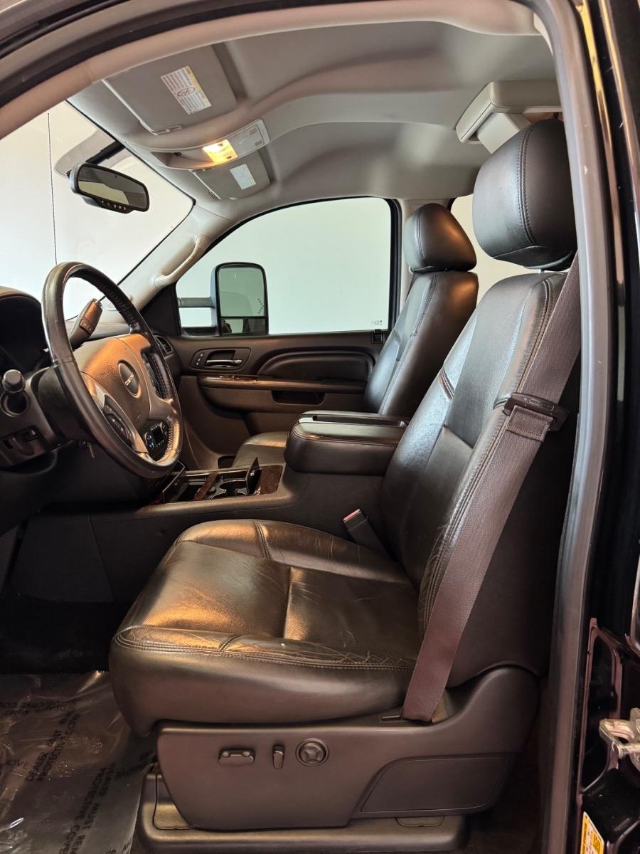 GMC Sierra 3500HD 4WD Crew Cab 167.7" Denali 2013