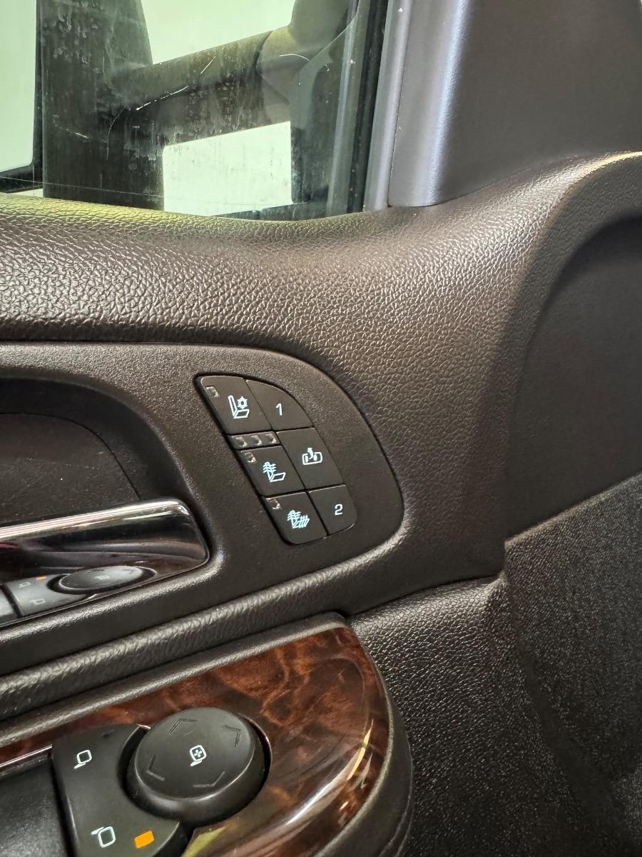 GMC Sierra 3500HD 4WD Crew Cab 167.7" Denali 2013