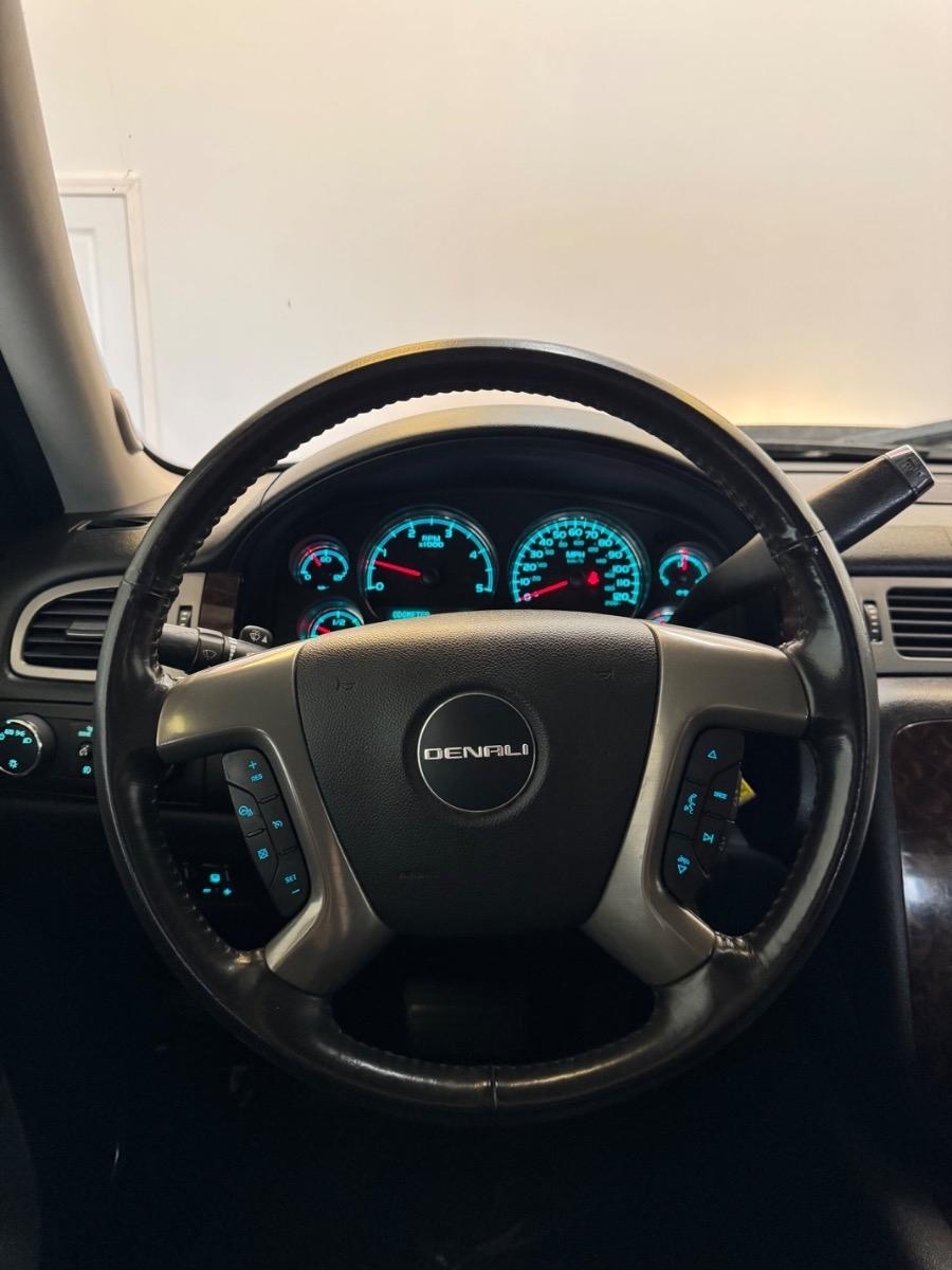 GMC Sierra 3500HD 4WD Crew Cab 167.7" Denali 2013