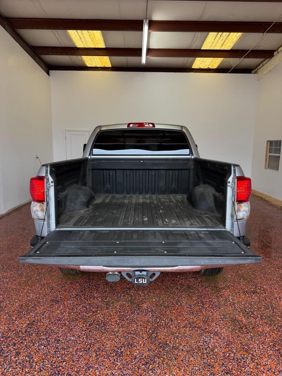 Toyota Tundra 4WD Truck CrewMax 5.7L FFV V8 6-Spd AT LTD (Natl) 2012