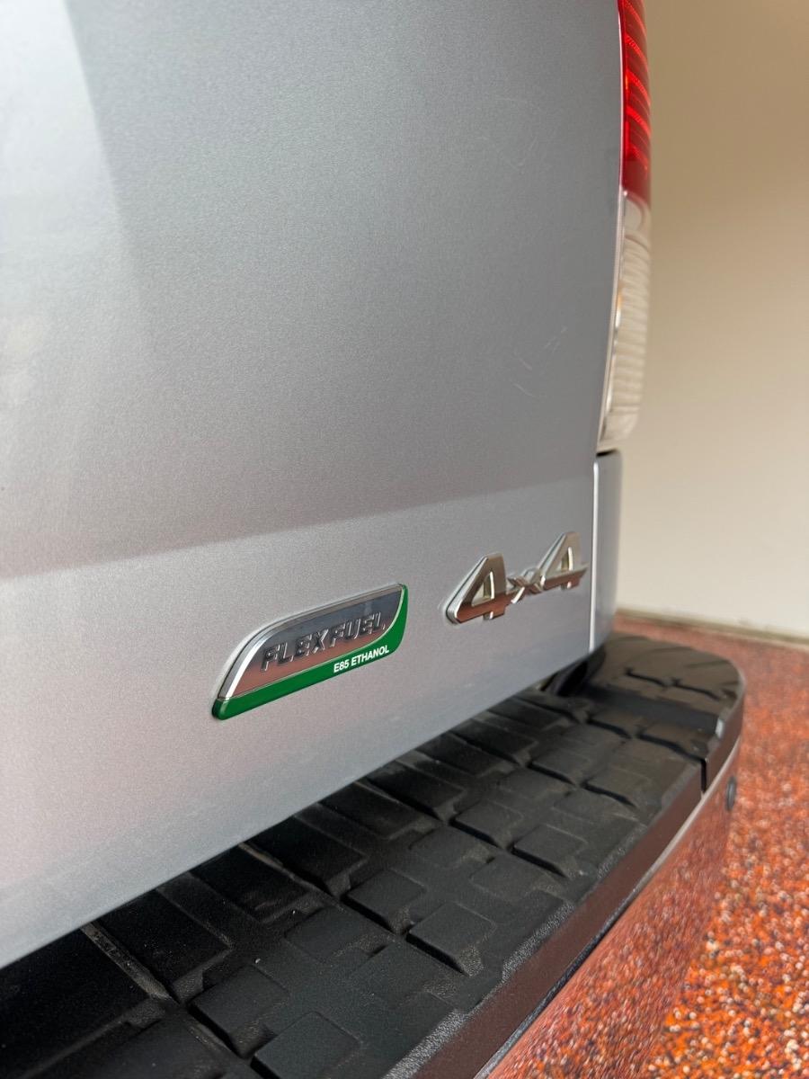 Toyota Tundra 4WD Truck CrewMax 5.7L FFV V8 6-Spd AT LTD (Natl) 2012