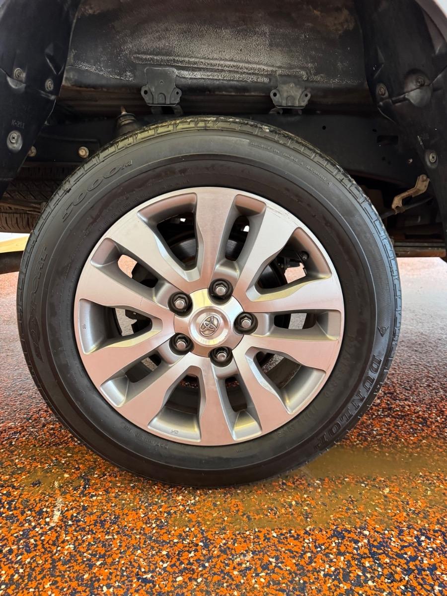 Toyota Tundra 4WD Truck CrewMax 5.7L FFV V8 6-Spd AT LTD (Natl) 2012