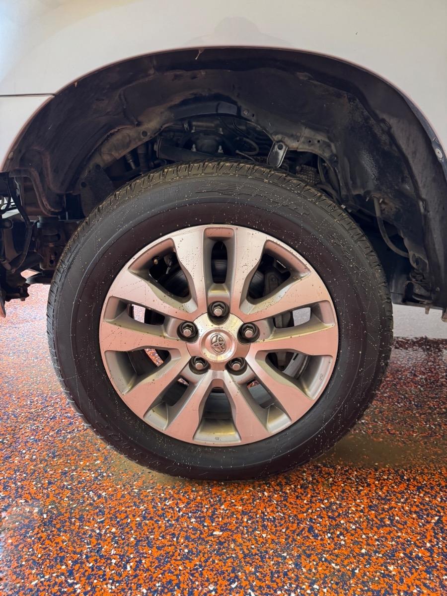 Toyota Tundra 4WD Truck CrewMax 5.7L FFV V8 6-Spd AT LTD (Natl) 2012