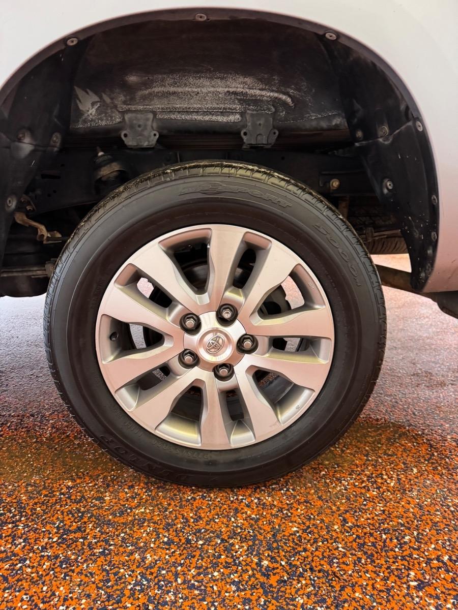 Toyota Tundra 4WD Truck CrewMax 5.7L FFV V8 6-Spd AT LTD (Natl) 2012