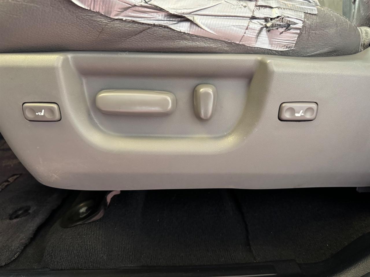 Toyota Tundra 4WD Truck CrewMax 5.7L FFV V8 6-Spd AT LTD (Natl) 2012