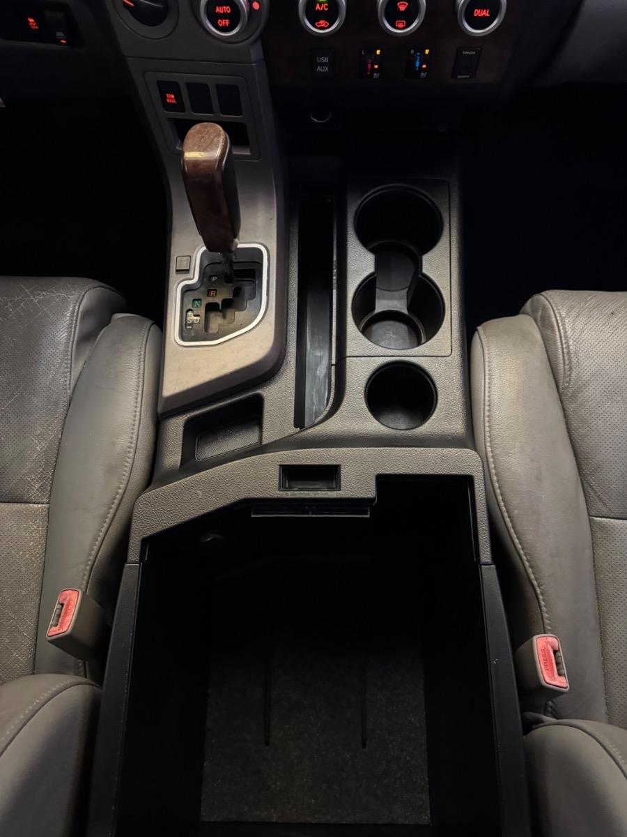 Toyota Tundra 4WD Truck CrewMax 5.7L FFV V8 6-Spd AT LTD (Natl) 2012