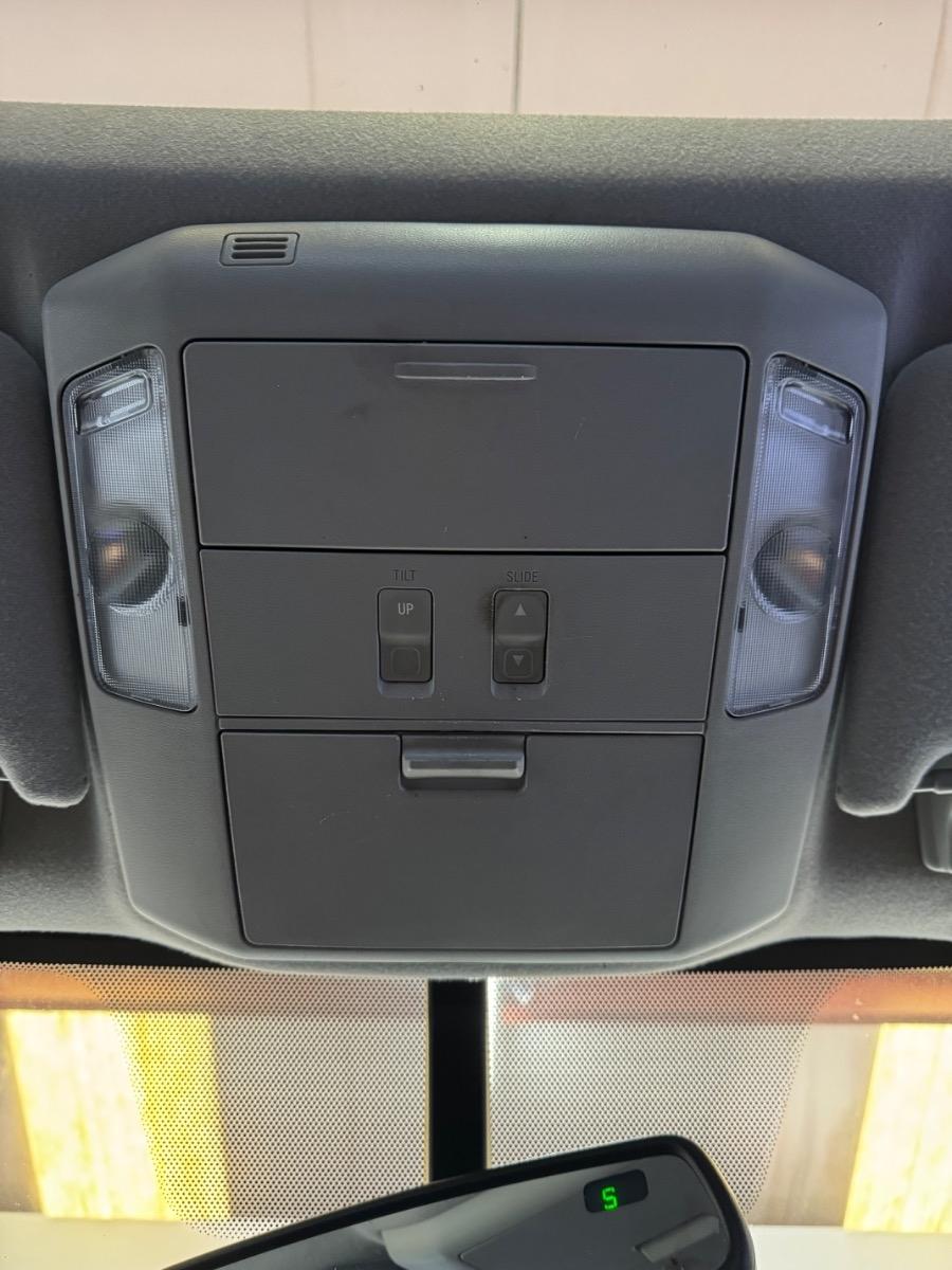 Toyota Tundra 4WD Truck CrewMax 5.7L FFV V8 6-Spd AT LTD (Natl) 2012