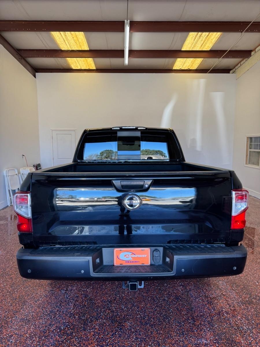 Nissan Titan 4x2 Crew Cab S 2021