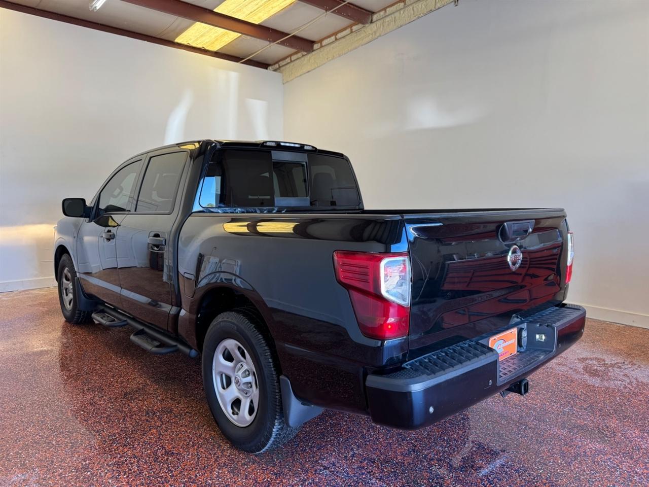 Nissan Titan 4x2 Crew Cab S 2021