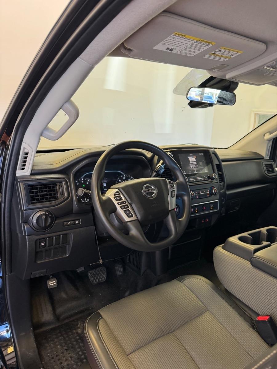 Nissan Titan 4x2 Crew Cab S 2021