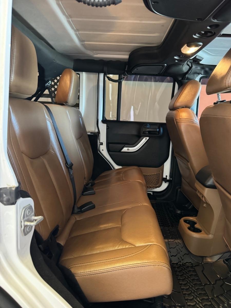 Jeep Wrangler Unlimited 4WD 4dr Sahara 2015