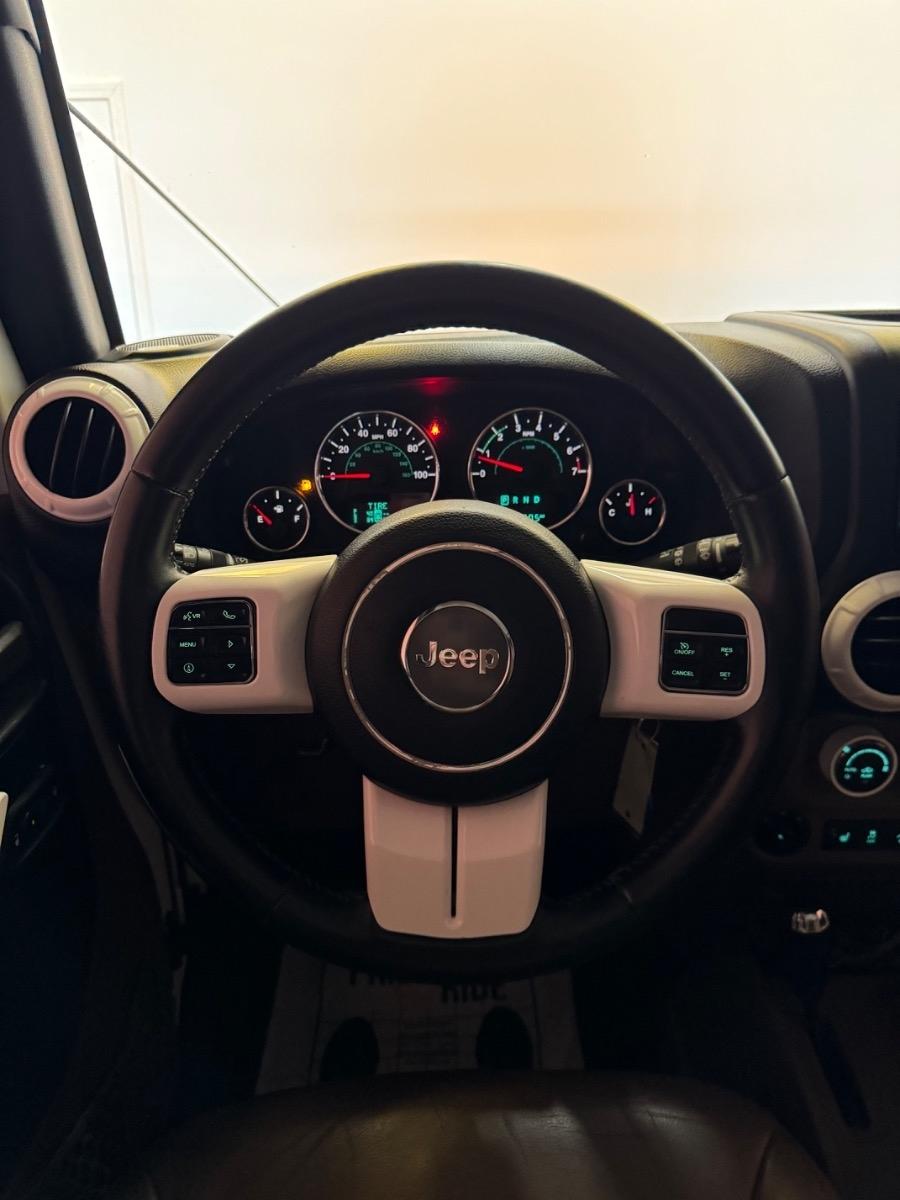 Jeep Wrangler Unlimited 4WD 4dr Sahara 2015