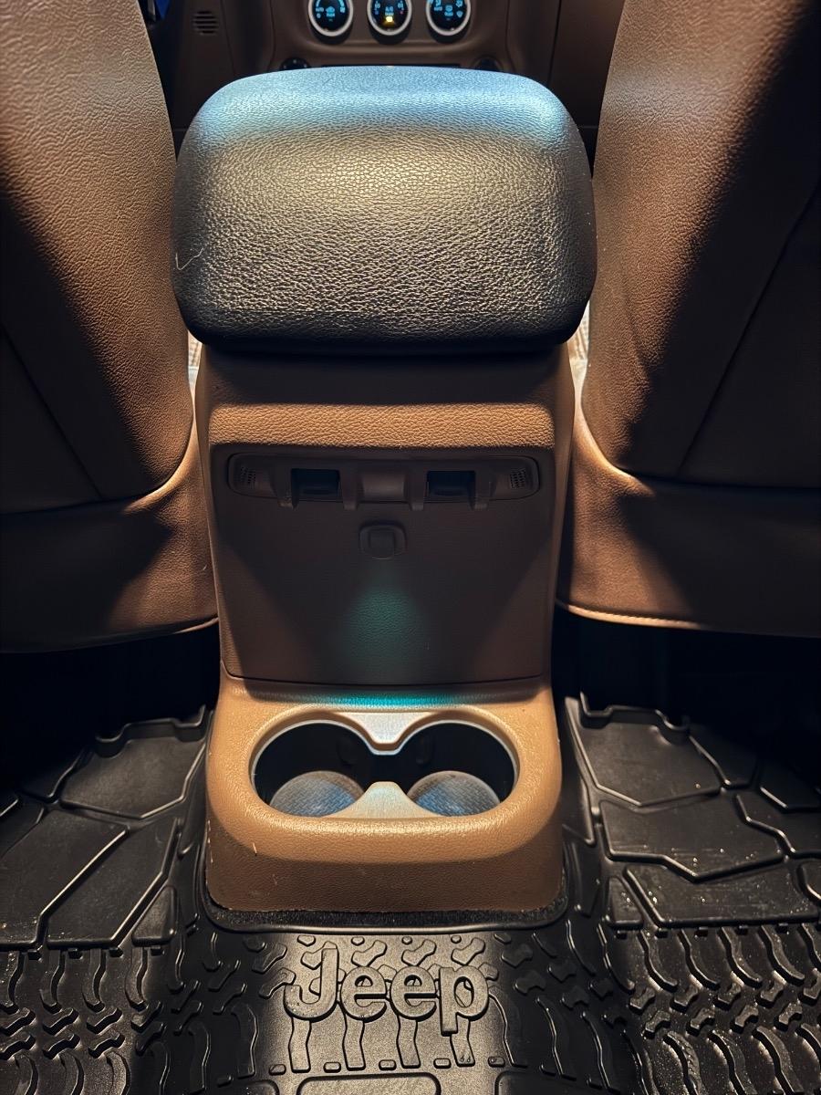 Jeep Wrangler Unlimited 4WD 4dr Sahara 2015