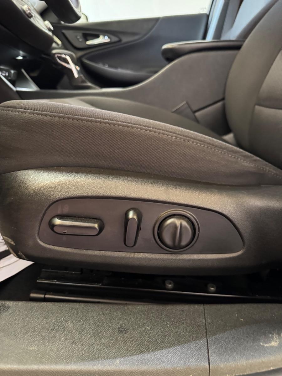 Chevrolet Malibu 4dr Sdn LT 2021